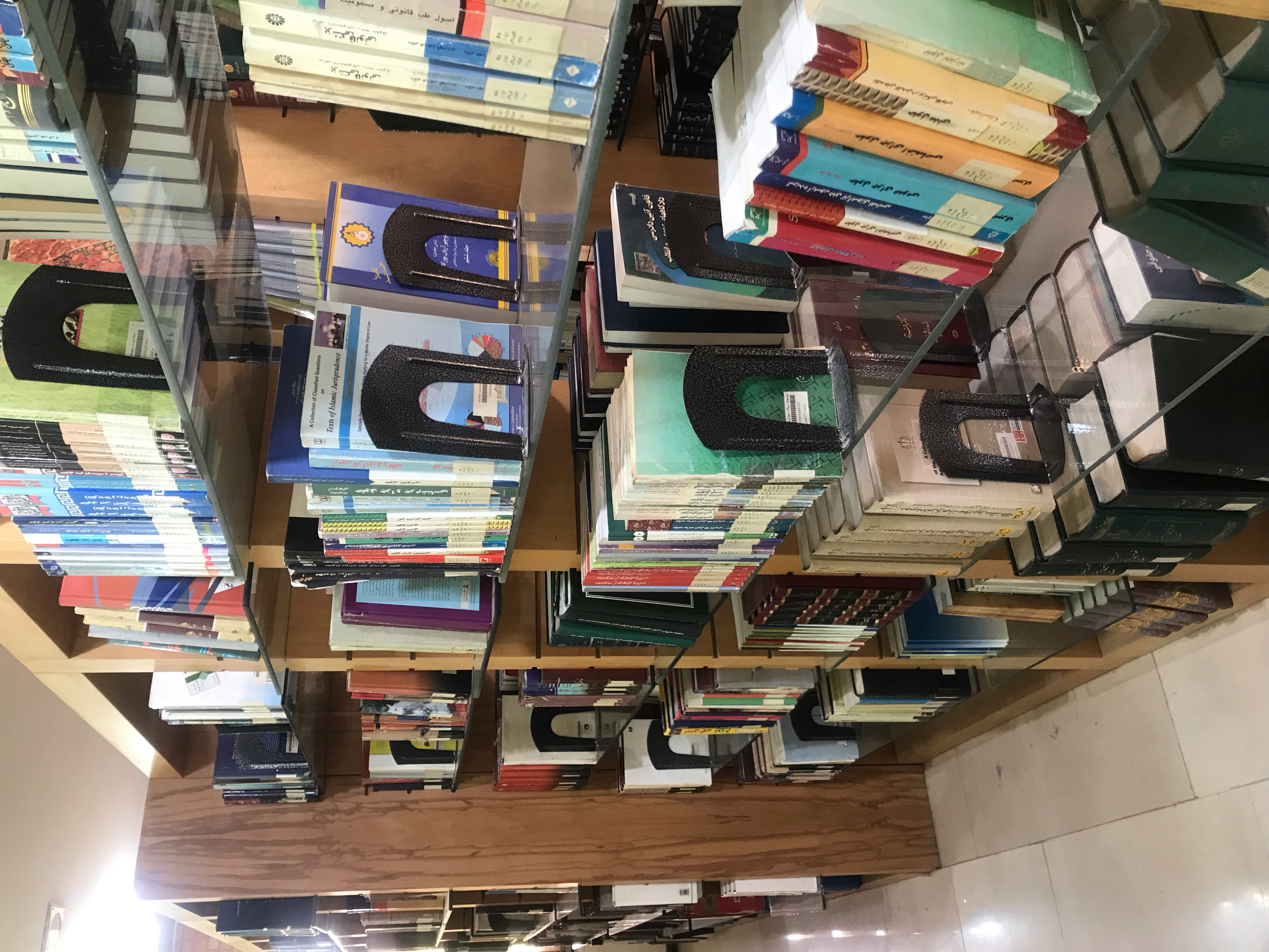 63 عنوان کتاب تخصصی به فهرست کتابخانه کانون وکلای اصفهان اضافه شد